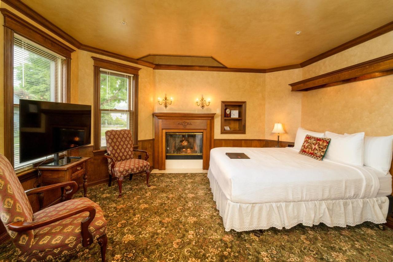Yelton Manor Bed And Breakfast South Haven Room photo