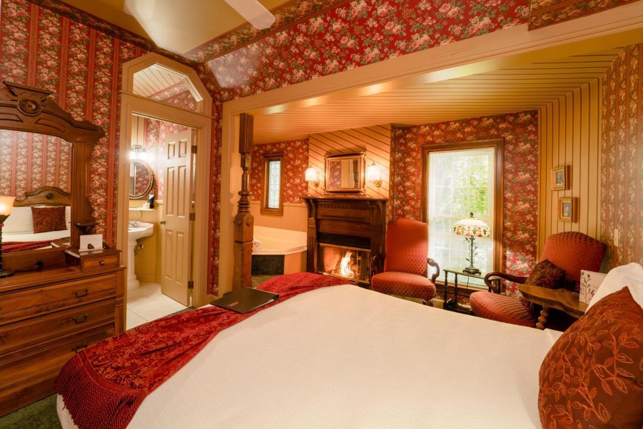 Yelton Manor Bed And Breakfast South Haven Room photo