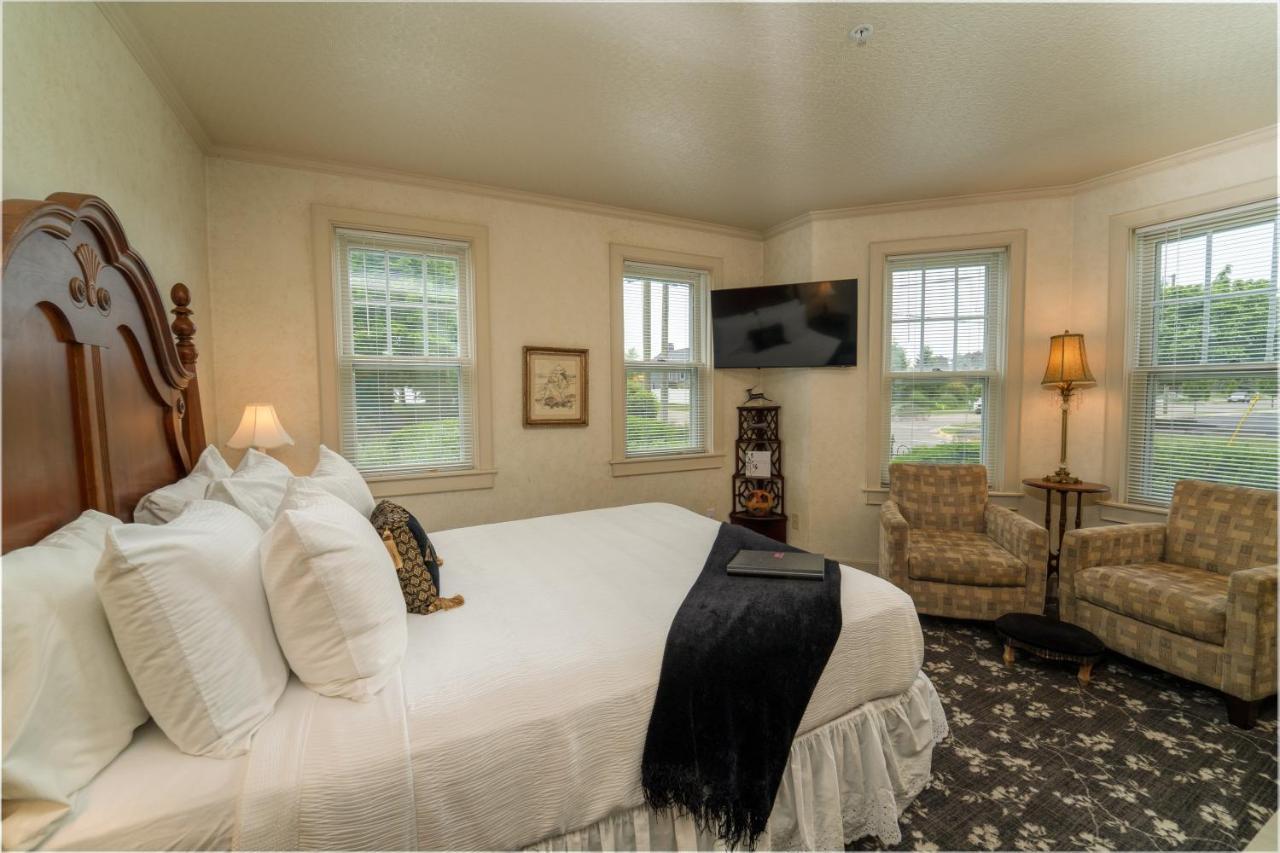 Yelton Manor Bed And Breakfast South Haven Room photo