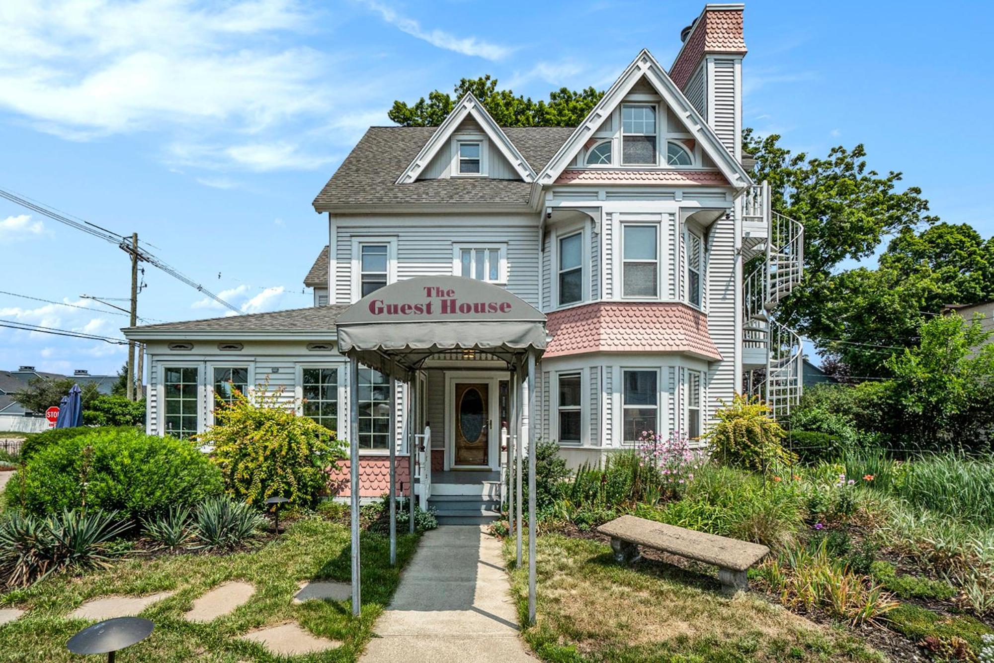 Yelton Manor Bed And Breakfast South Haven Exterior photo