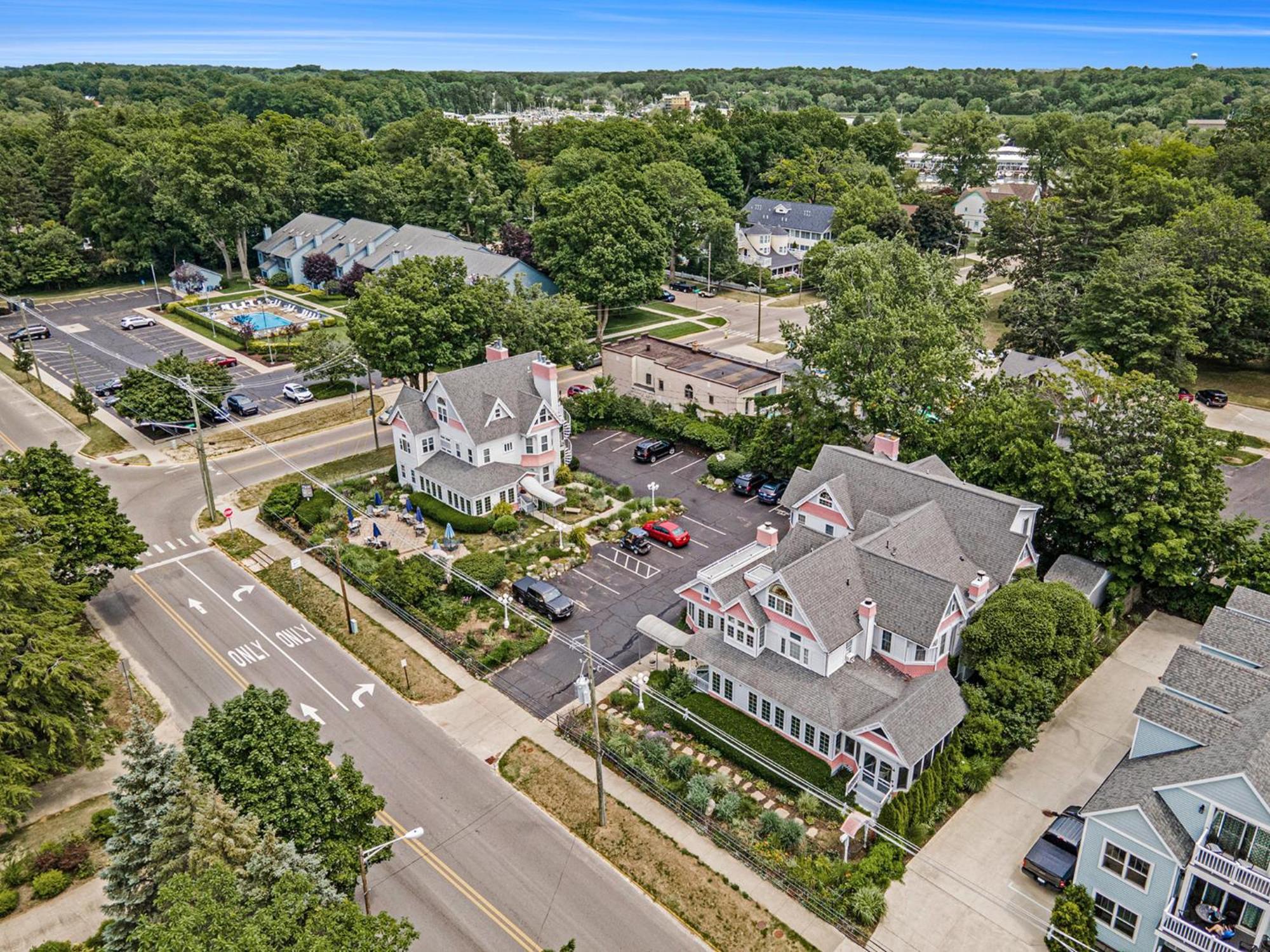 Yelton Manor Bed And Breakfast South Haven Exterior photo