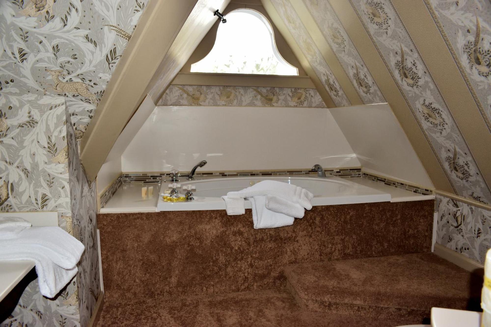 Yelton Manor Bed And Breakfast South Haven Room photo